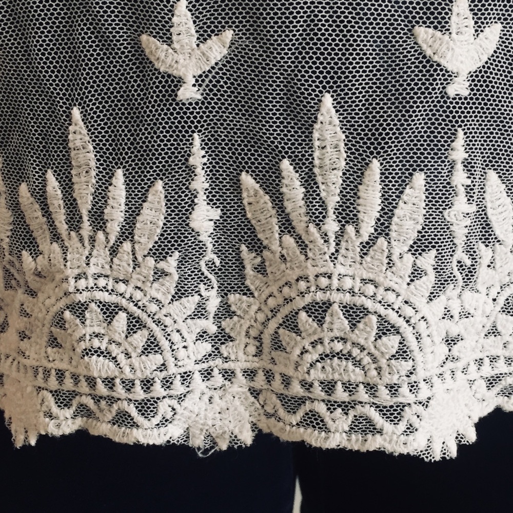 DETAILED GRAY TANK TOP - Picture 3 of 3